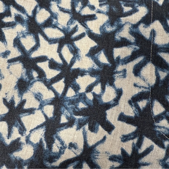 NWT J. Crew Blue and White Patterned Linen Shorts, Size 6 - Picture 2 of 6